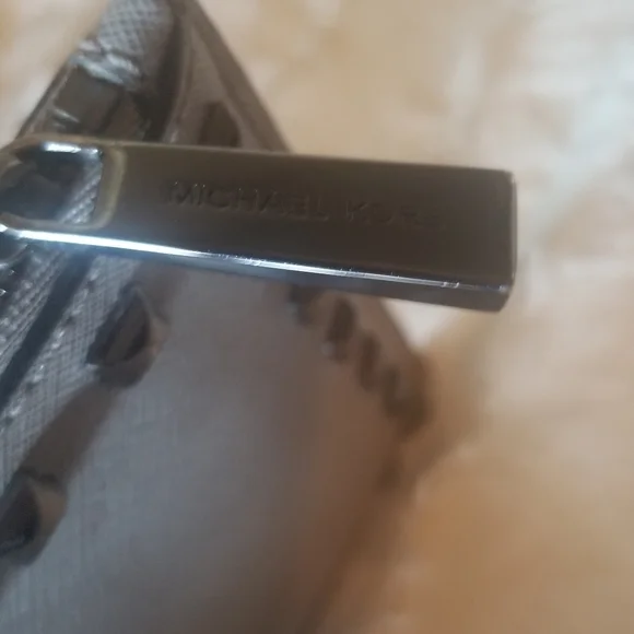 Michael Kors wristlet with gunmetal hardware - Picture 2 of 8